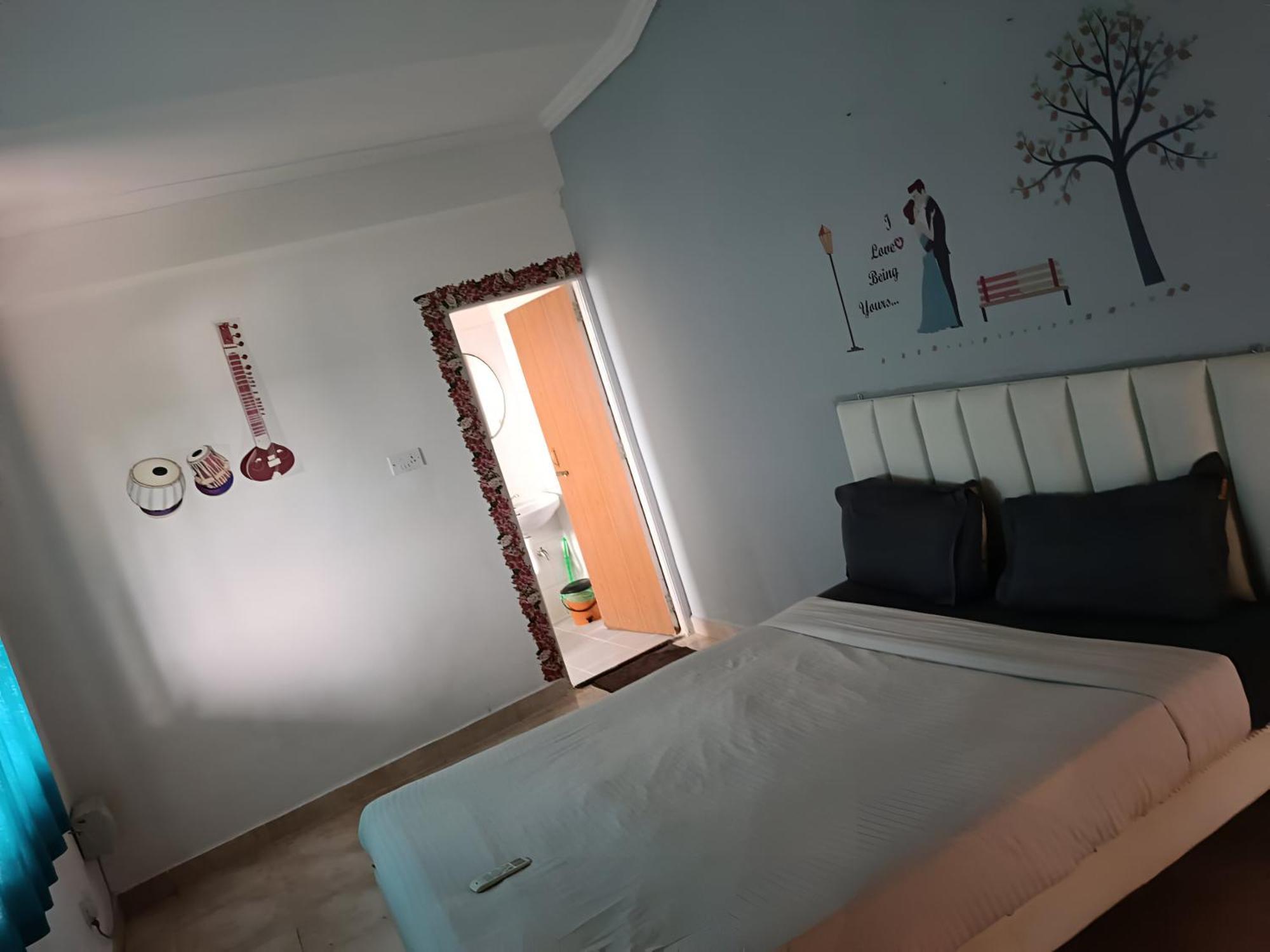 Ronne'S Little Baga Service Apartments Kültér fotó