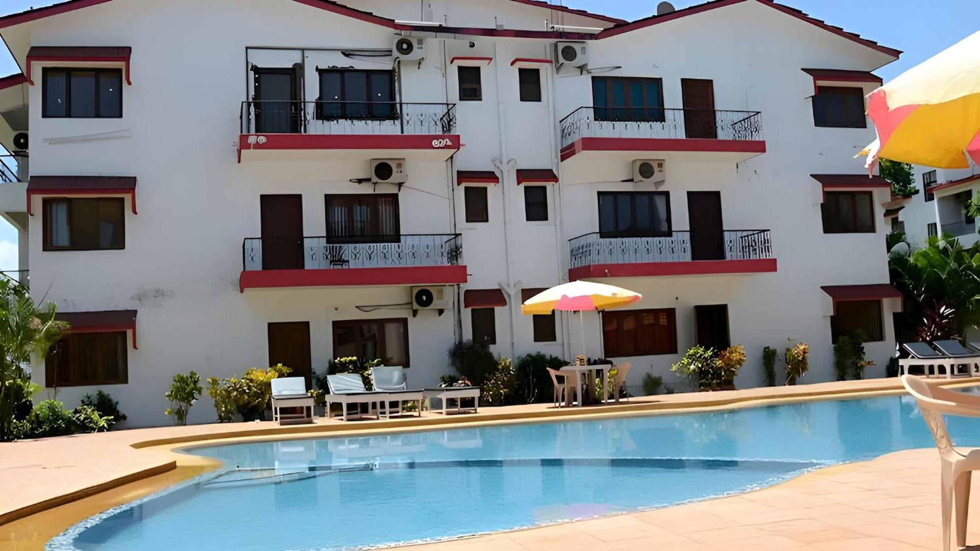 Ronne'S Little Baga Service Apartments Kültér fotó