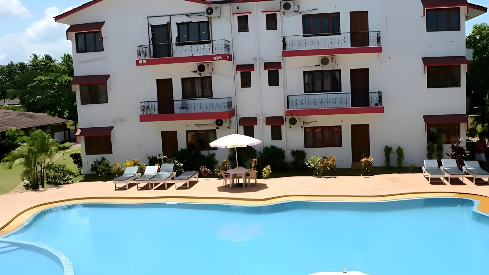 Ronne'S Little Baga Service Apartments Kültér fotó