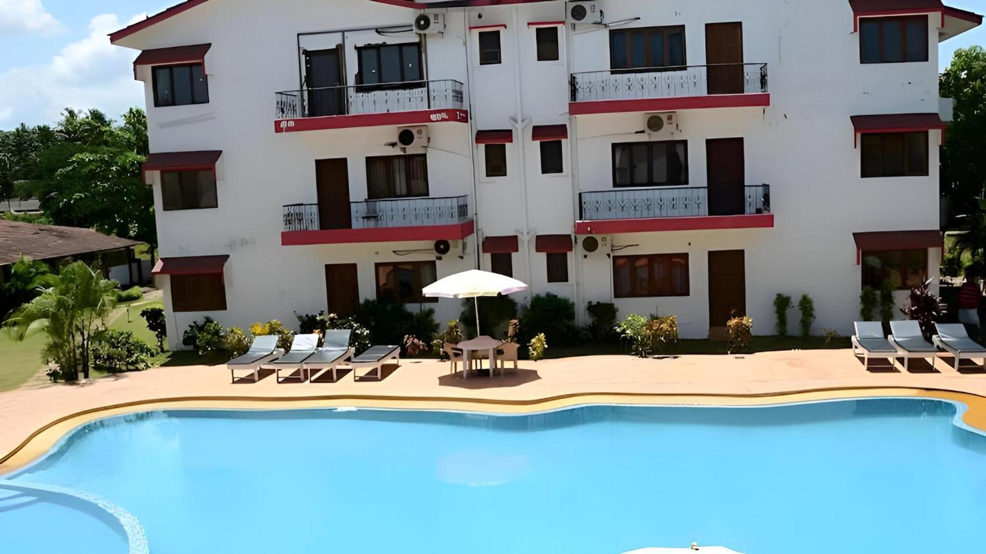 Ronne'S Little Baga Service Apartments Kültér fotó